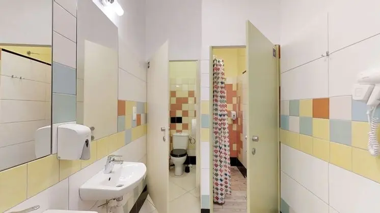 Standard Ortak Ranzalı Oda, Sadece kadınlar için