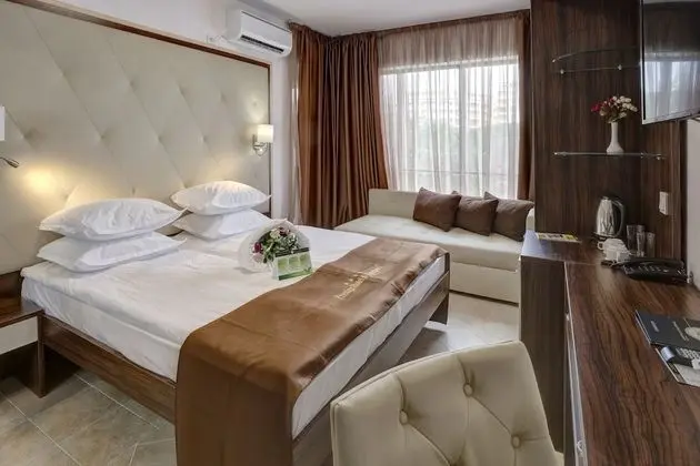 Premium Tek Büyük Yataklı Oda