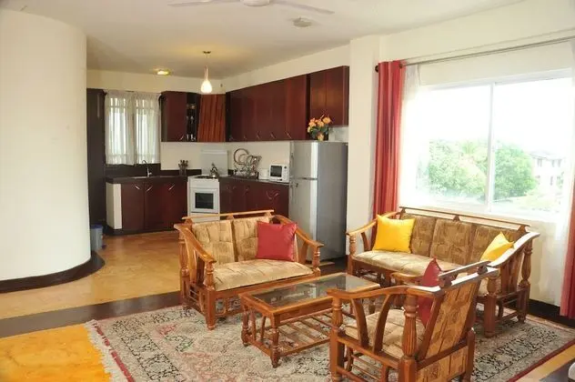 2 BEDROOM APARTMENT 2 BATHROOMS