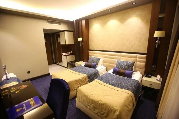 Çift Kişilik,Şehir Manzaralı