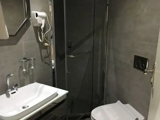 Standard Tek Büyük Yataklı Oda