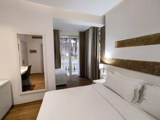Villa Triple Room with Garden View