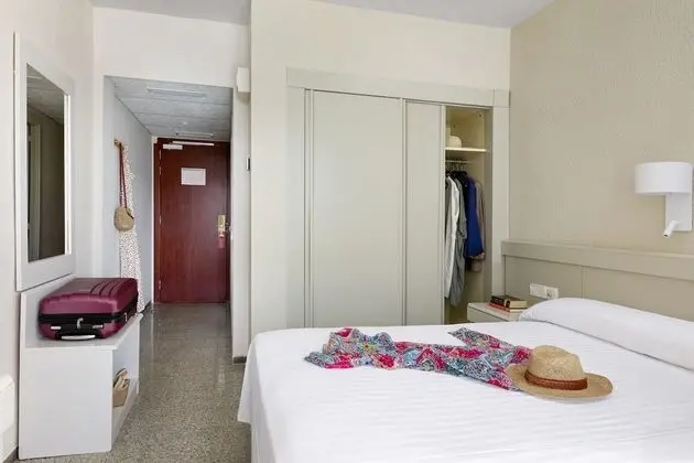 Triple Standard Room with air conditioning