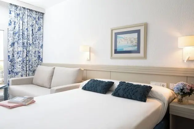 Triple Standard Room with air conditioning