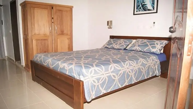 Basic Oda, Bahçe Manzaralı (Adiake)