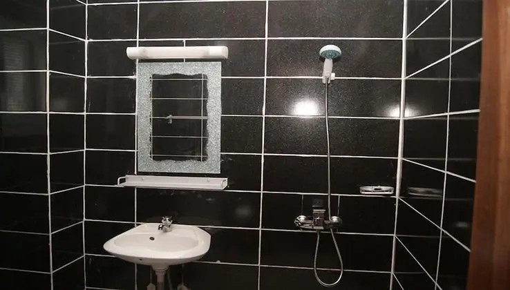 Basic Oda, Bahçe Manzaralı (Adiake)