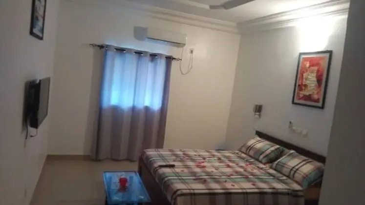 Economy Oda, Havuz Manzaralı (Bonoua)