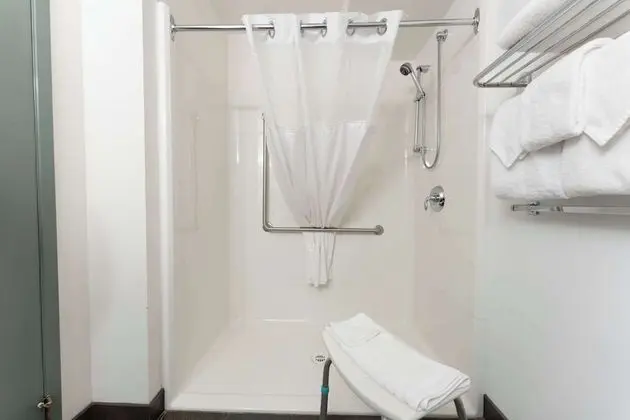 Engellilere uygun banyo