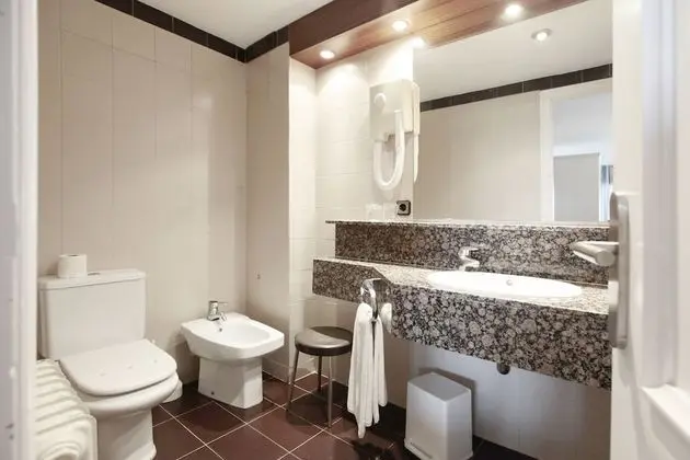 Üç Kişilik Oda (2 + 1)