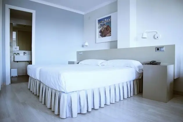 Üç Kişilik Oda, Deniz Manzaralı