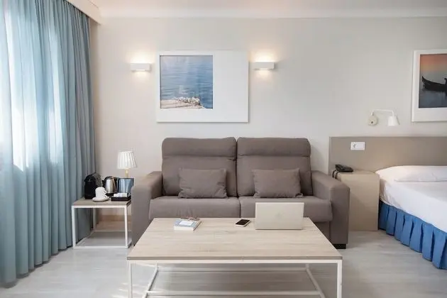 Üç Kişilik Oda, Deniz Manzaralı