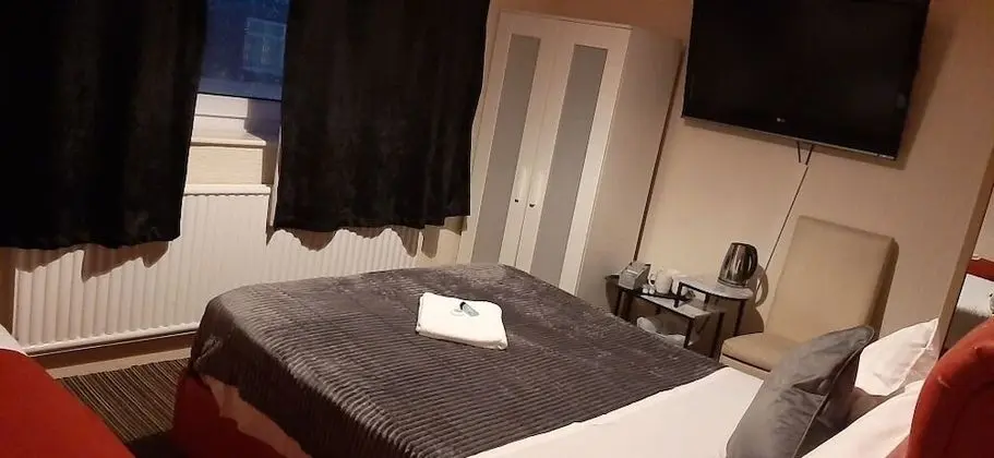 Comfort Üç Kişilik Oda (with Shower)