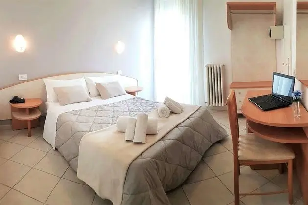 Standard Tek Büyük veya İki Ayrı Yataklı Oda, Park Manzaralı