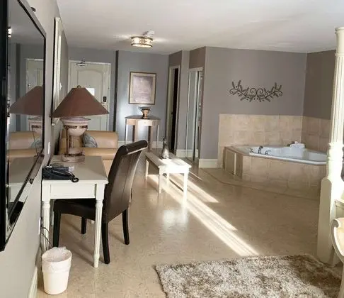 Süit, 1 En Büyük (King) Boy Yatak, Sigara İçilmez, Sıcak Su Küveti (Theme Room;Four Poster Bed)