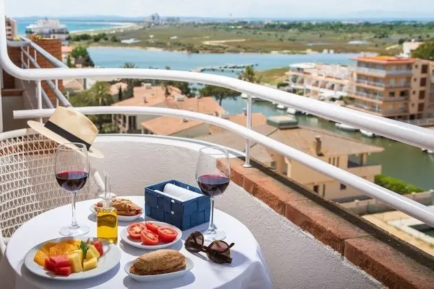 Superior Üç Kişilik Oda, Kısmi Deniz Manzaralı (2 Adults + 1 Child)