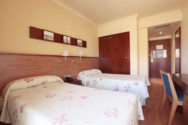 Üç Kişilik Oda