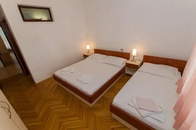 Apart Daire (Prgo - spacious with view & parking -)