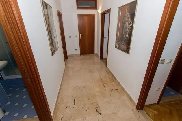 Apart Daire (Prgo - spacious with view & parking -)