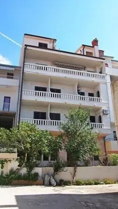 Apart Daire (Prgo - spacious with view & parking -)