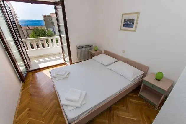 Apart Daire (Prgo - spacious with view & parking -)