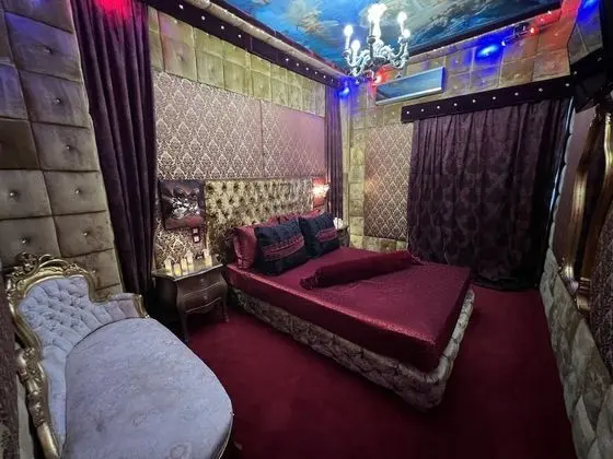 Premium Tek Büyük Yataklı Oda (Versailles)