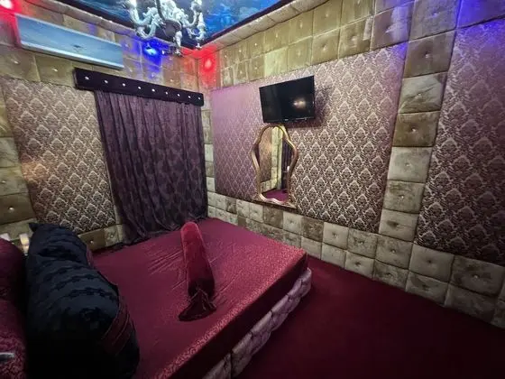 Premium Tek Büyük Yataklı Oda (Versailles)