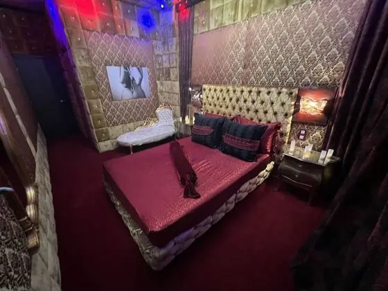 Premium Tek Büyük Yataklı Oda (Versailles)