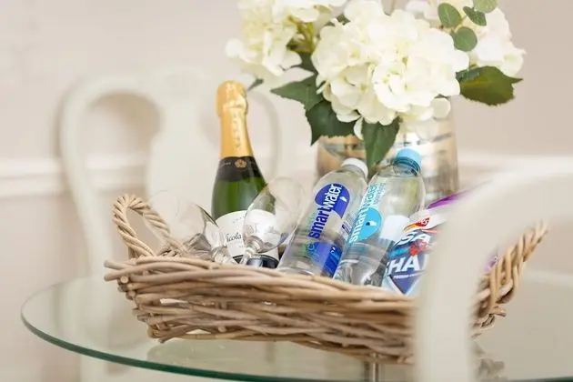 Luxury Ev, Özel Banyo (free on street parking)