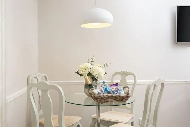 Luxury Ev, Özel Banyo (free on street parking)