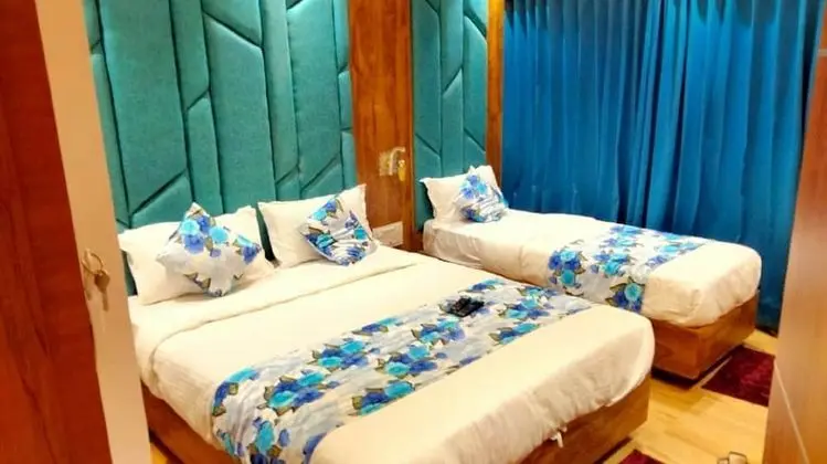 Deluxe Üç Kişilik Oda
