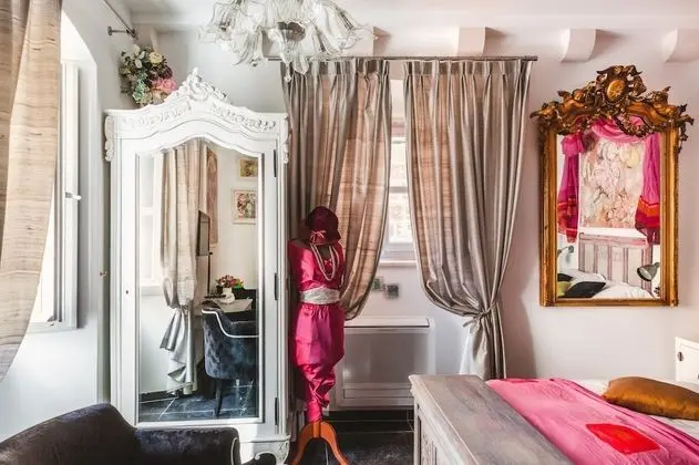 Comfort Tek Büyük veya İki Ayrı Yataklı Oda
