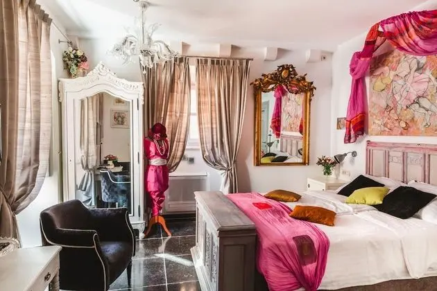 Comfort Tek Büyük veya İki Ayrı Yataklı Oda