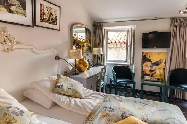Comfort Tek Büyük veya İki Ayrı Yataklı Oda