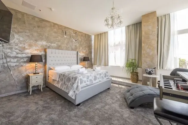 Deluxe Luxury Suite with City View