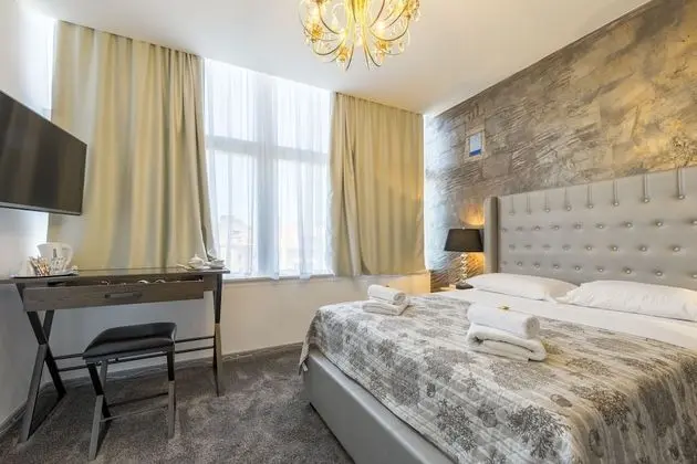 Deluxe Luxury Suite with City View