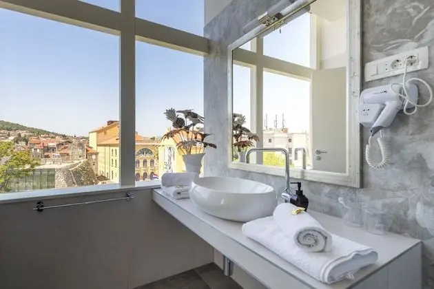 Deluxe Luxury Suite with City View