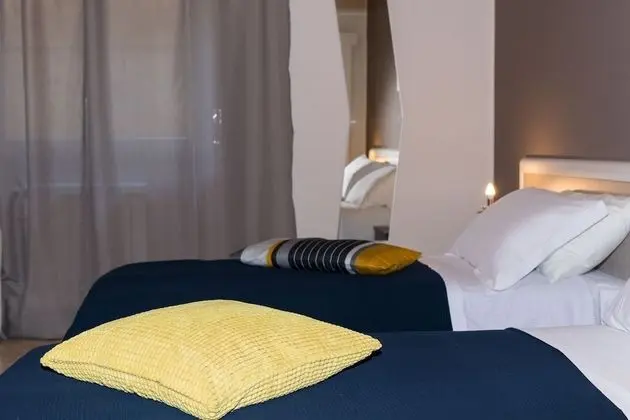 Tek Büyük veya İki Ayrı Yataklı Oda