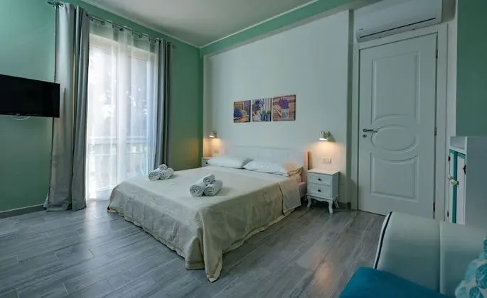 Standard Tek Büyük Yataklı Oda