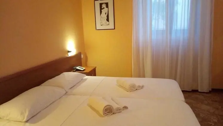 Classic Üç Kişilik Oda