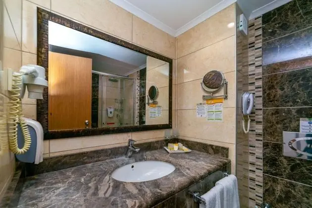 Superior, Bahçe Manzaralı, Balkonlu