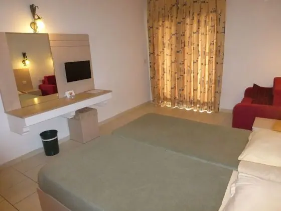 Üç Kişilik Oda, Bahçe Manzaralı