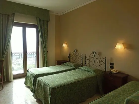 Üç Kişilik Oda, Deniz Manzaralı