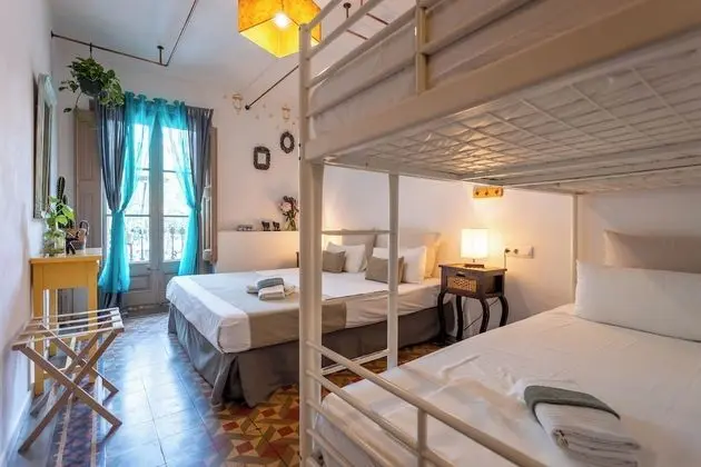 Basic Üç Kişilik Oda, Ortak Banyo