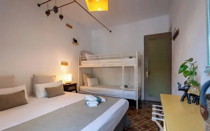 Basic Üç Kişilik Oda, Ortak Banyo