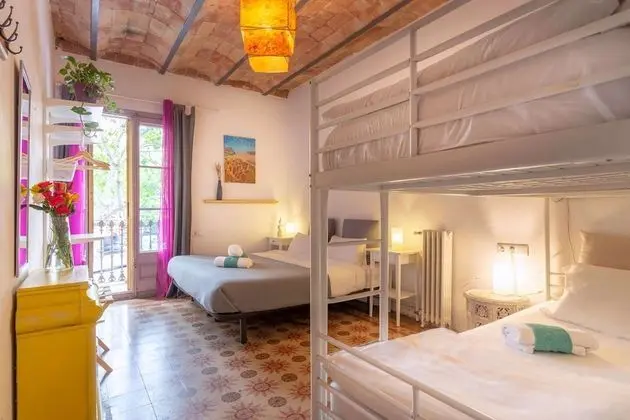 Basic Üç Kişilik Oda, Ortak Banyo