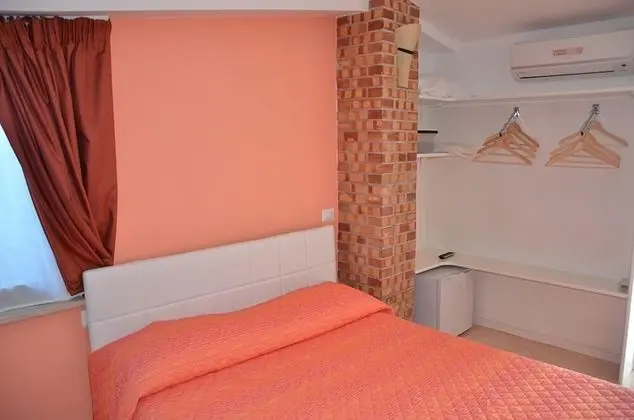 Deluxe Tek Büyük veya İki Ayrı Yataklı Oda, Havuz Kenarı