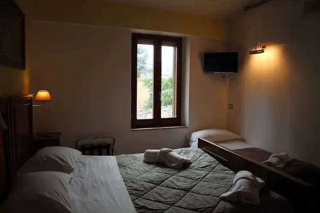 Üç Kişilik Oda