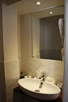 Üç Kişilik Oda