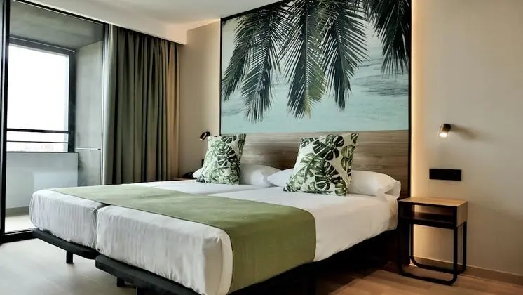 Deluxe Oda, Teras, Havuz Manzaralı (2 Adults + 2 children)