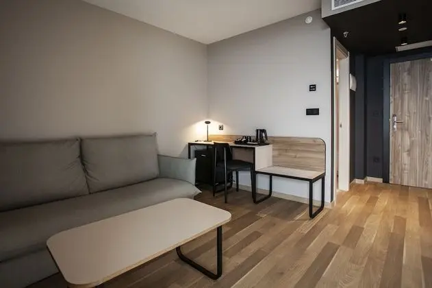 Deluxe Oda, Teras, Havuz Manzaralı (2 Adults + 2 children)